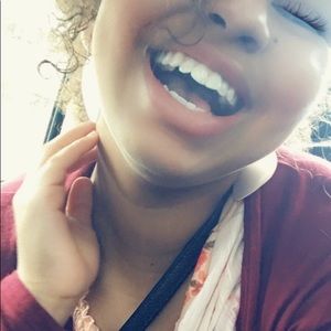 Meet your Posher, Dahlia